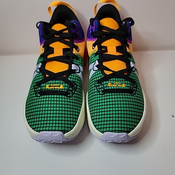 LEBRON WITNESS VII - Picture 2 of 11